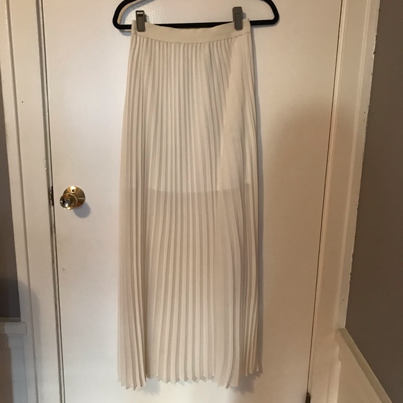 LC Lauren Conrad Ivory Pleated Maxi Skirt - Picture 2 of 2